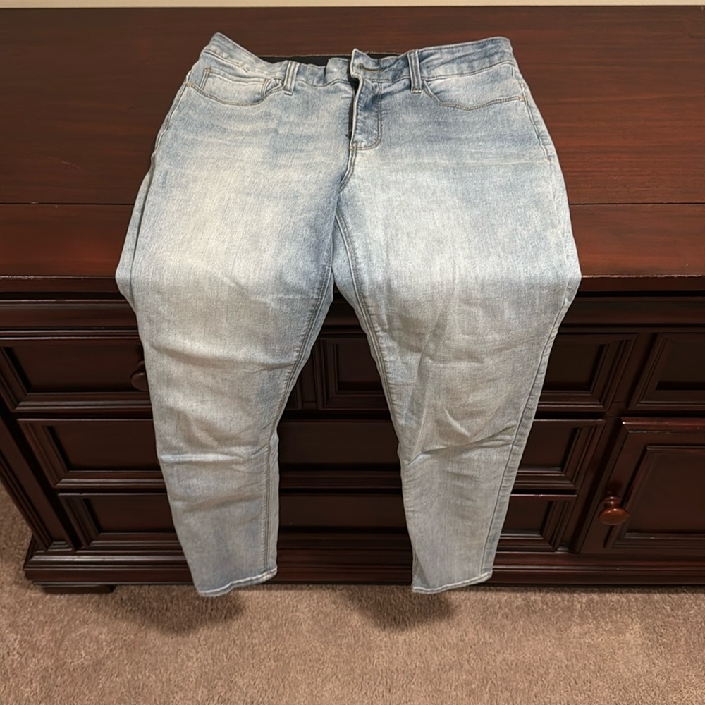 White House black market skinny jeans